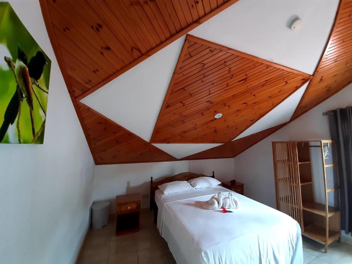 Отель La Source Self Catering Ла-Диг Экстерьер фото