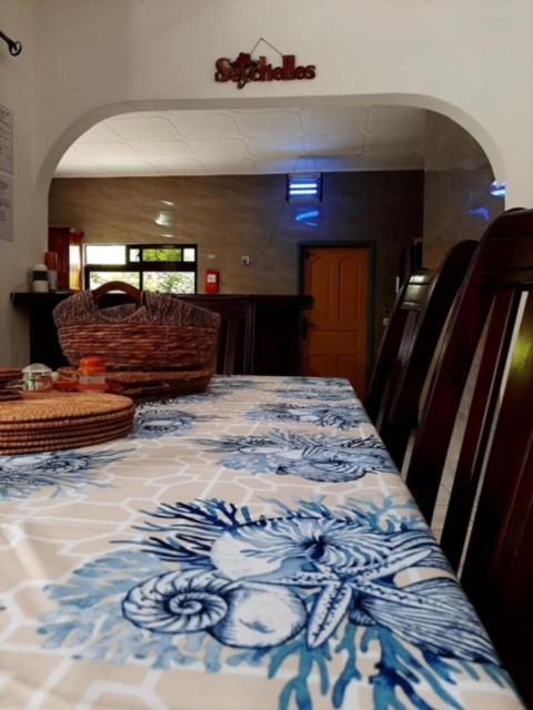 Отель La Source Self Catering Ла-Диг Экстерьер фото